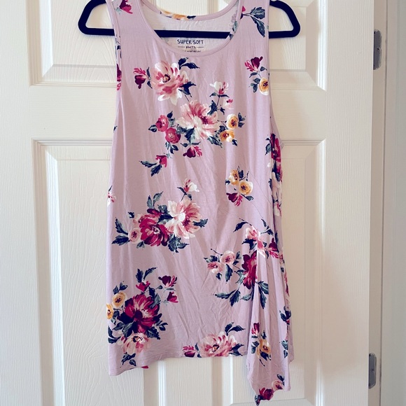 SUPER SOFT LILAC PURPLE FLORAL ASYMMETRIC TANK - Picture 1 of 3